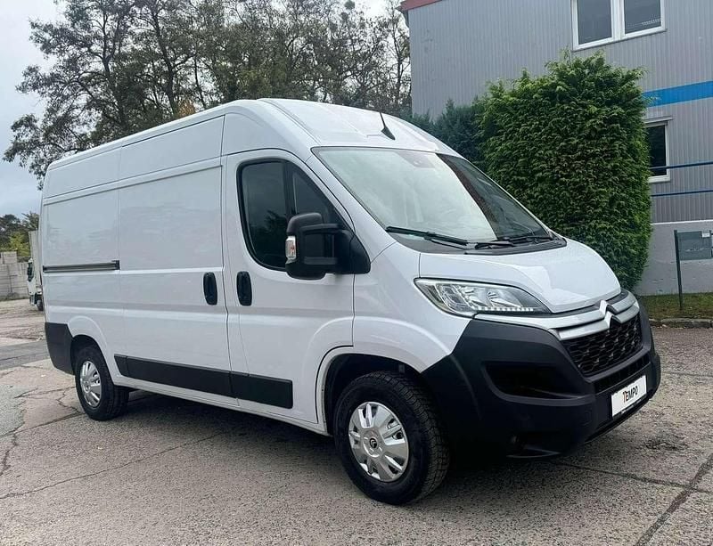 Weiß Gebraucht 2021 Citroën Jumper Start Van / Kleinbus | 16.999 € (Superpreis) - Bild 1/4