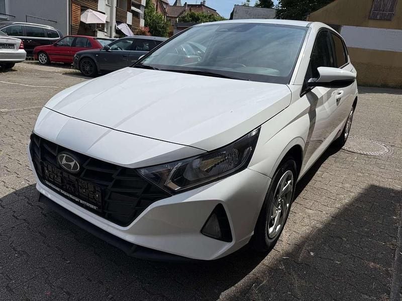 Weiß Gebraucht 2022 Hyundai i20 Pure Kleinwagen | 13.998 € (Fairer Preis) - Bild 1/4