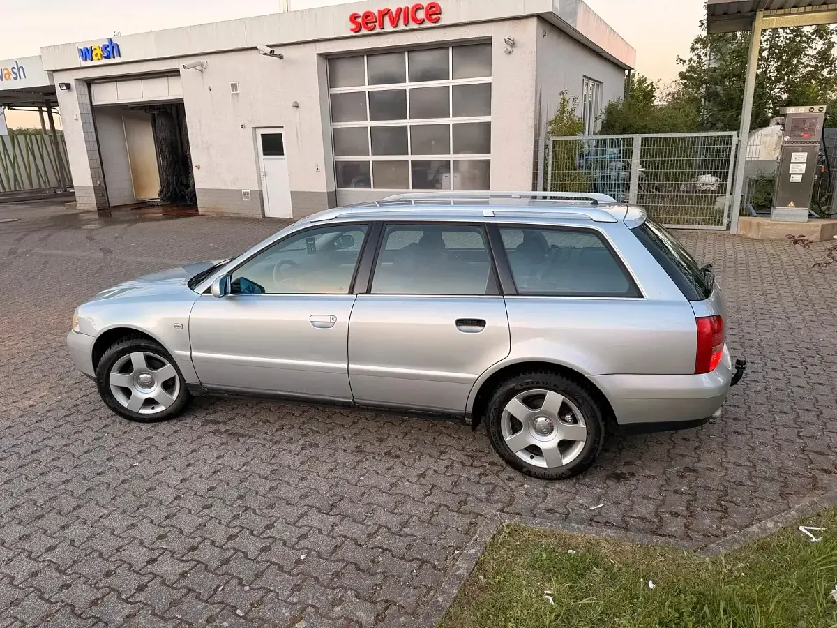 Używany Audi A4 125 KM (91 kW) 2000 Srebrny Kombi