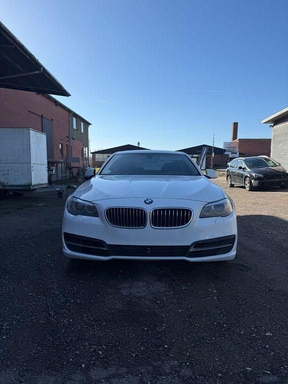 Gebraucht BMW 530 258 PS (189 kW) 2012 Weiß Limousine