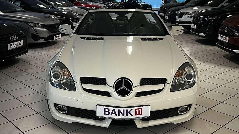 Weiß Gebraucht 2009 Mercedes SLK200 Cabrio | 13.999 € (Teuer) - Bild 1/4