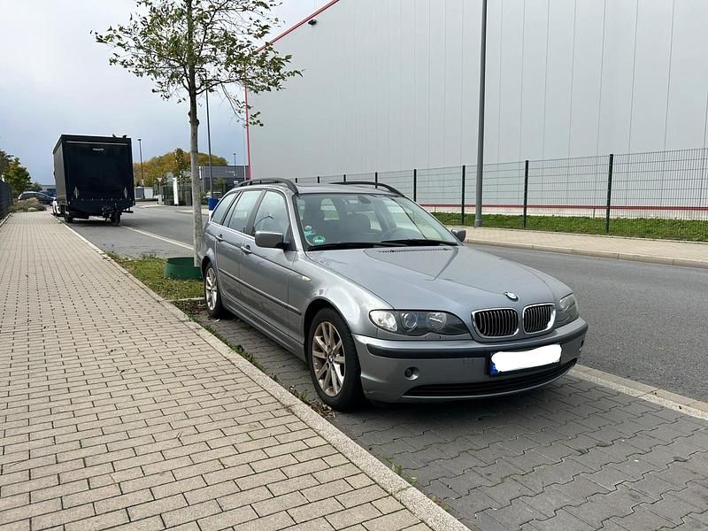 Silber Gebraucht 2004 BMW 320 Kombi | 1.350 € (Superpreis) - Bild 1/4