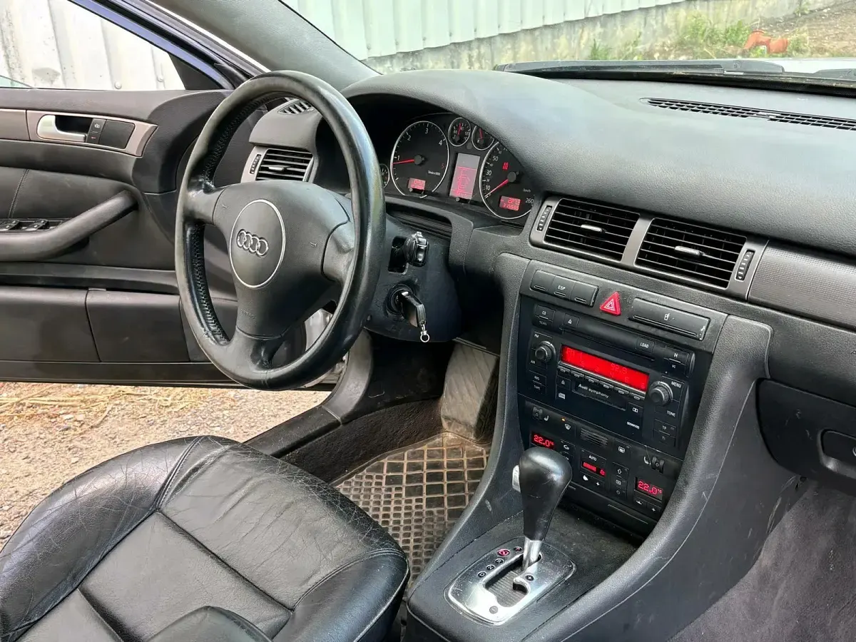 Gebraucht Audi A6 163 PS (119 kW) 2002 Grau Kombi