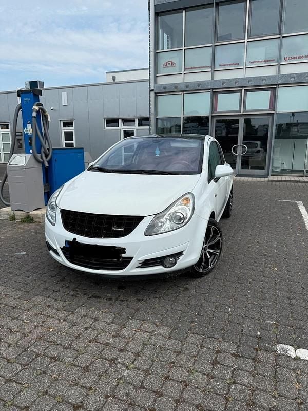 Weiß Gebraucht 2010 Opel Corsa Limousine | 2.599 € (Fairer Preis) - Bild 1/4