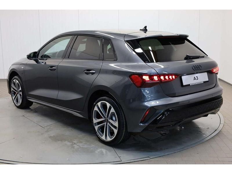 Neu Audi A3 S-Line 272 PS (200 kW) 2026 Daytonagrauperleffekt Limousine
