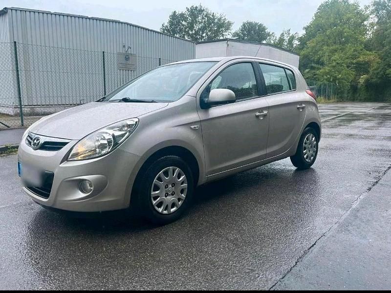 Silber Gebraucht 2010 Hyundai i20 Kleinwagen | 2.350 € (Fairer Preis) - Bild 1/4