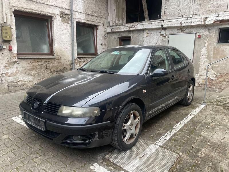 Schwarz Gebraucht 2004 Seat Leon Limousine | 999 € (Guter Preis) - Bild 1/4