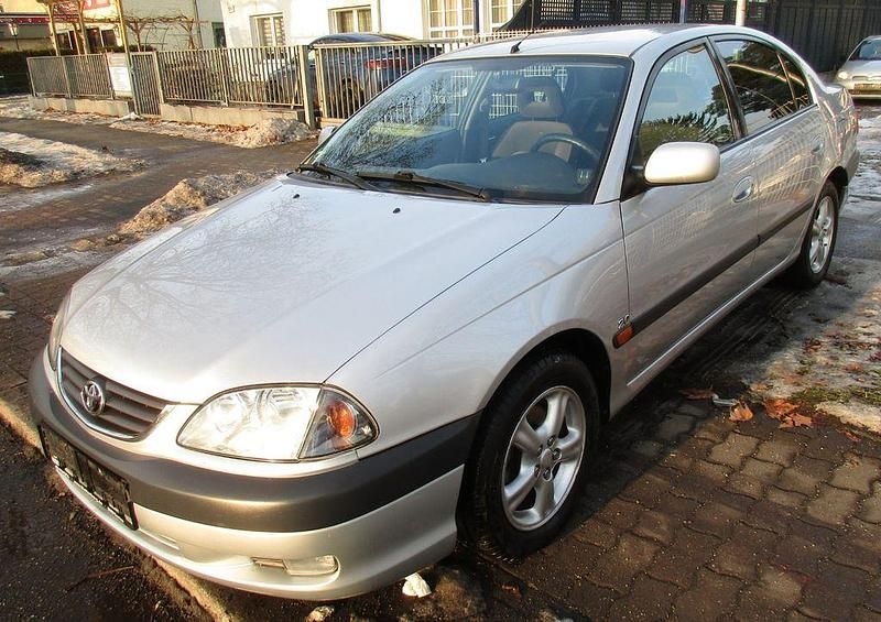 Gebraucht Toyota Avensis Sol 150 PS (110 kW) 2002 Grau Limousine