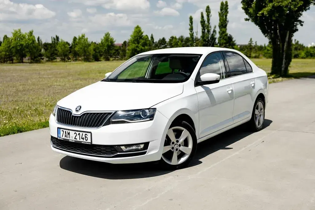 Gebraucht Skoda Rapid Style 110 PS (80 kW) 2019 Weiß Kleinwagen