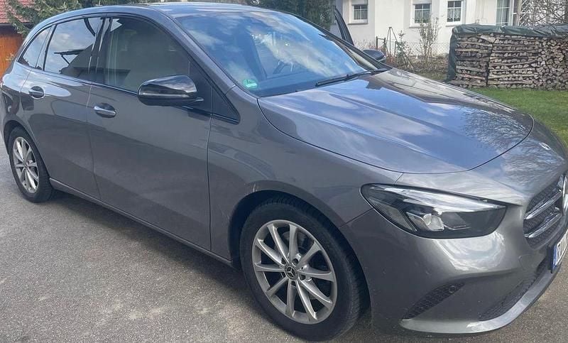 Gebraucht Mercedes B220 190 PS (139 kW) 2019 Grau Van / Kleinbus