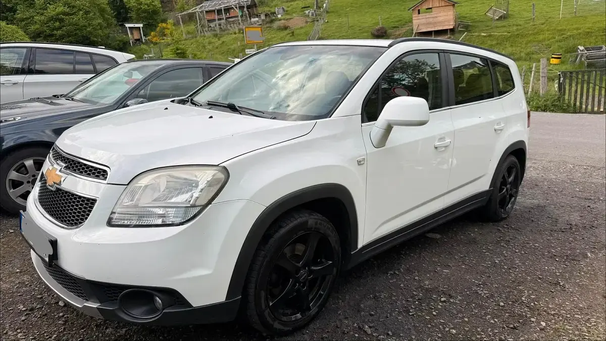 Gebraucht Chevrolet Orlando 163 PS (119 kW) 2012 Weiß Van / Kleinbus