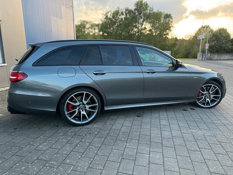 Grau Gebraucht 2018 Mercedes E53 AMG AMG Kombi | 33.999 € (Fairer Preis) - Bild 1/4