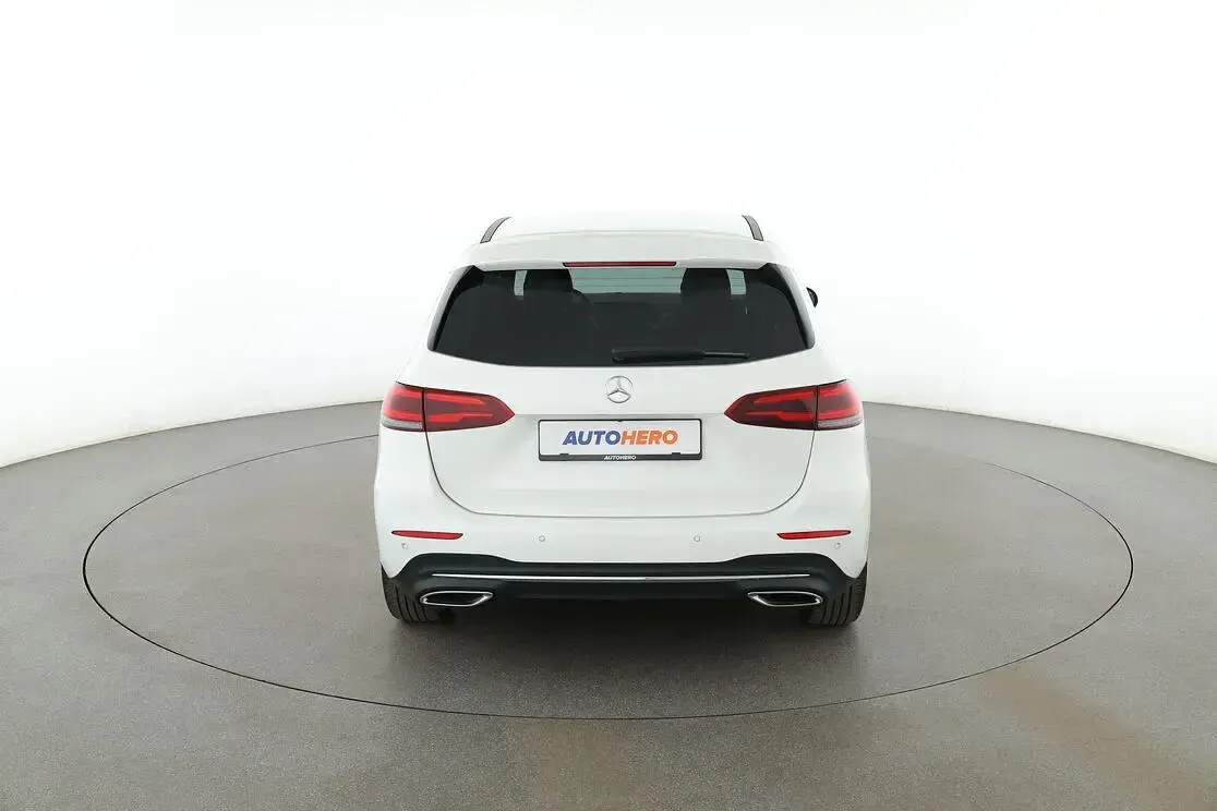 Gebraucht Mercedes B200 Progressive 163 PS (119 kW) 2022 Weiß Kleinwagen