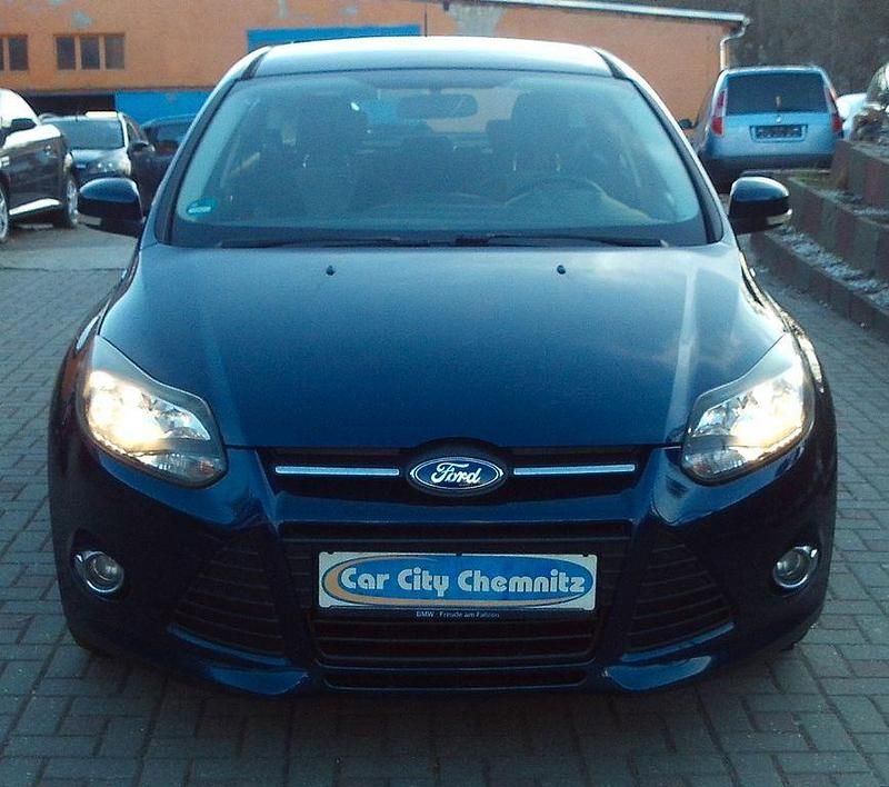 Gebraucht Ford Focus Champions Edition 125 PS (91 kW) 2013 Blau Limousine