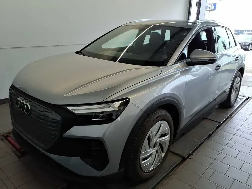 Gebraucht Audi Q4 e-tron S-Line 194 kW (265 PS) 2023 Florettsilber metallic SUV