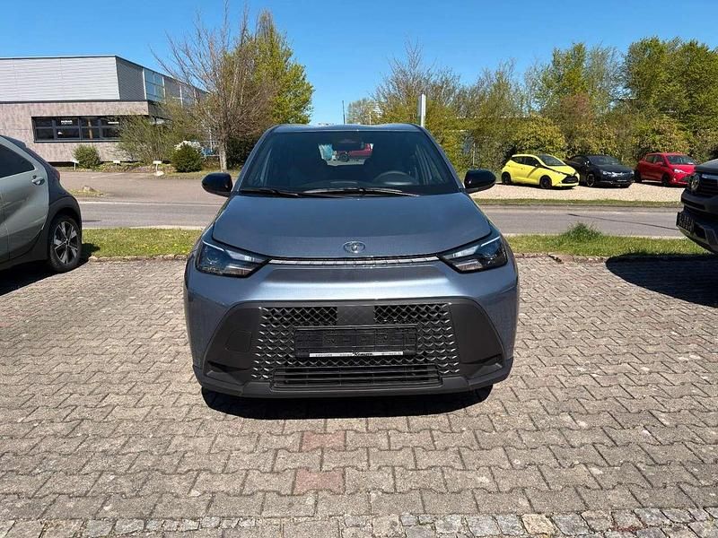 Neu Toyota Aygo Active 116 PS (85 kW) 2026 1k3 celestite grey Kleinwagen