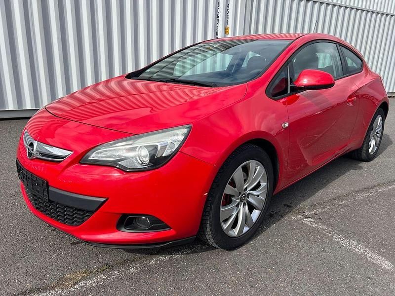 Gebraucht Opel Astra GTC Edition 140 PS (102 kW) 2012 Limousine