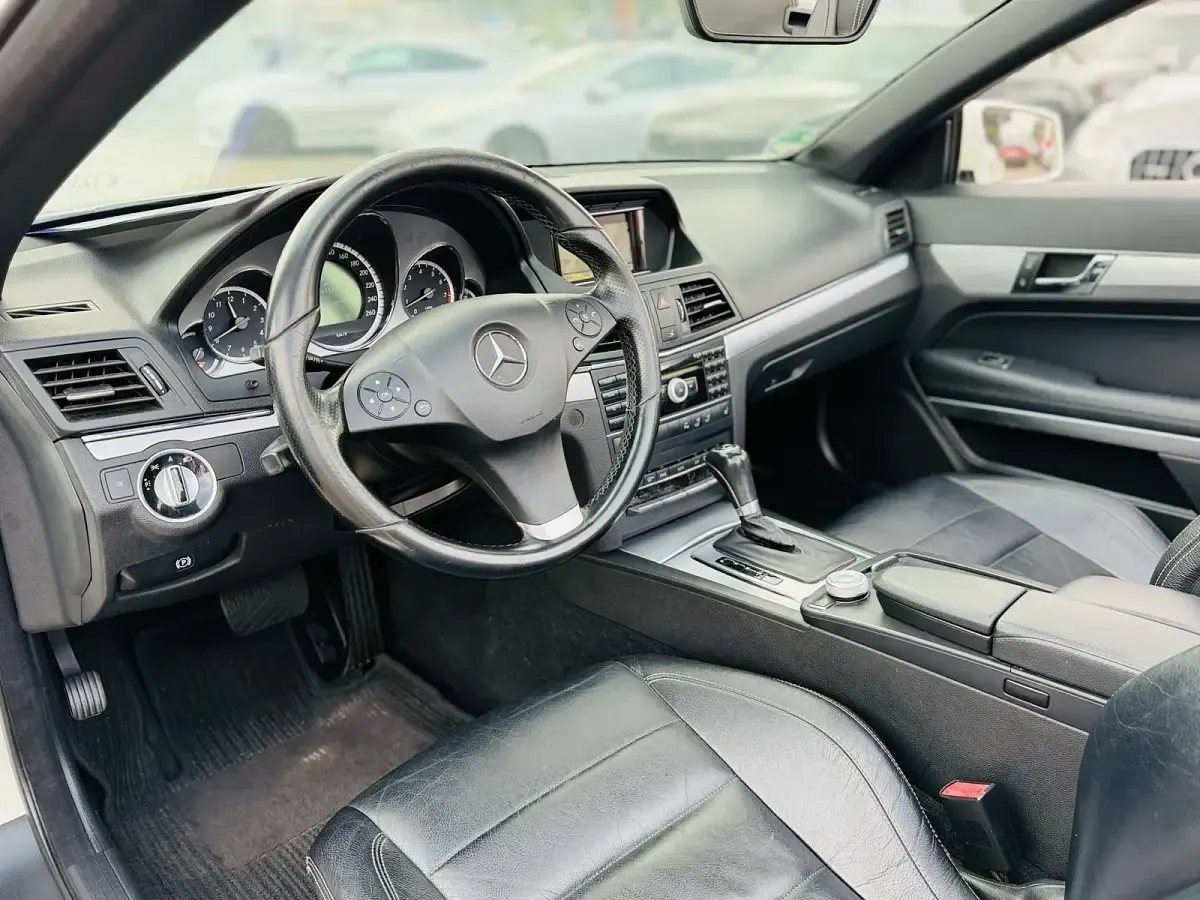 Gebraucht Mercedes E200 184 PS (135 kW) 2011 Weiß Cabrio
