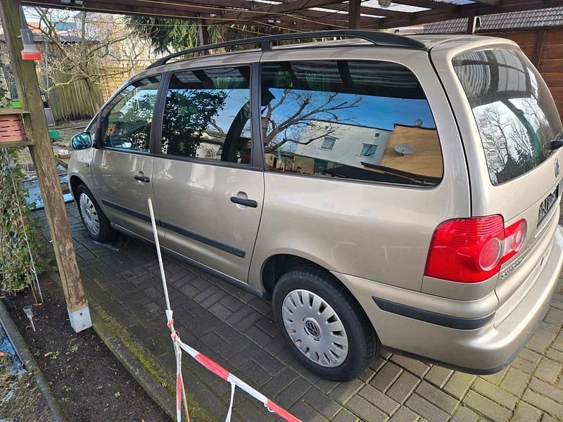 Gebraucht VW Sharan Trendline 116 PS (85 kW) 2007 Beige Van / Kleinbus