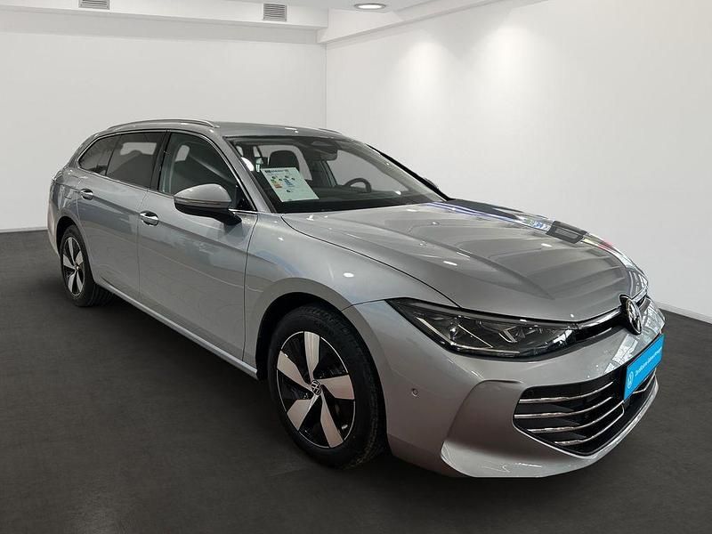 Neu VW Passat Business 150 PS (110 kW) 2026 Silber Kombi