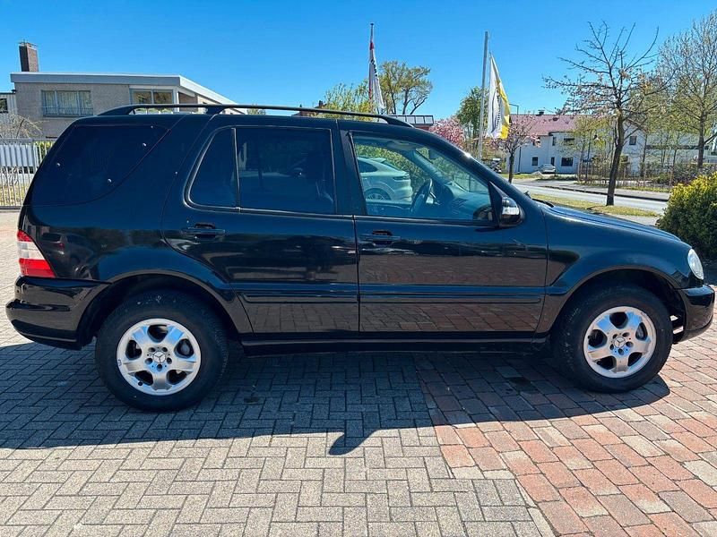 Gebraucht Mercedes ML270 163 PS (119 kW) 2003 Schwarz SUV