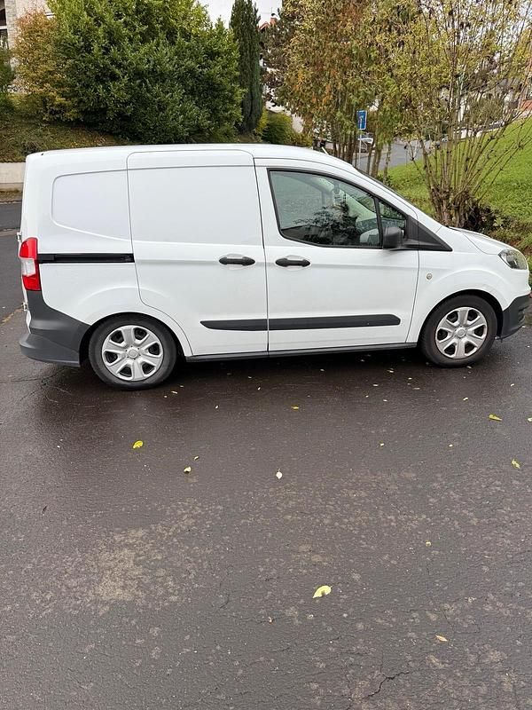Weiß Gebraucht 2014 Ford Courier Van / Kleinbus | 5.500 € - Bild 1/4