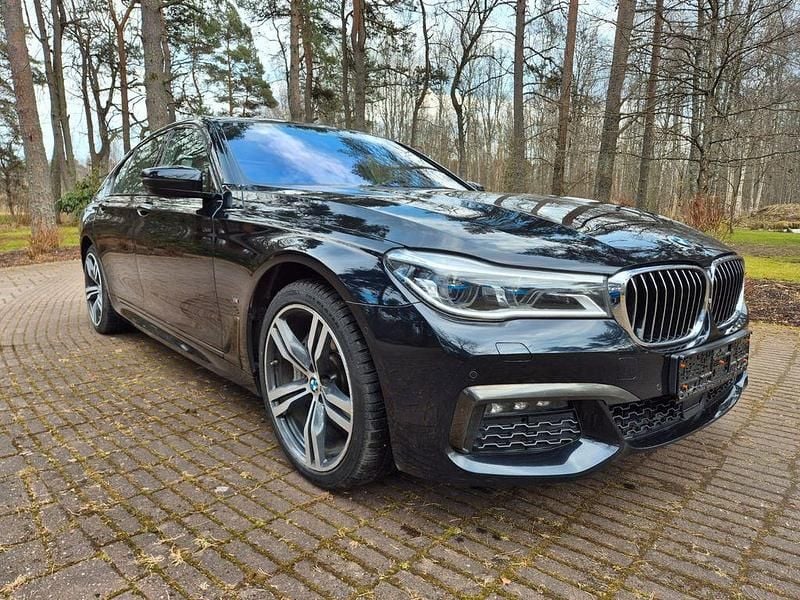 Gebraucht BMW 740 iPerformance 326 PS (239 kW) 2018 Blau Limousine