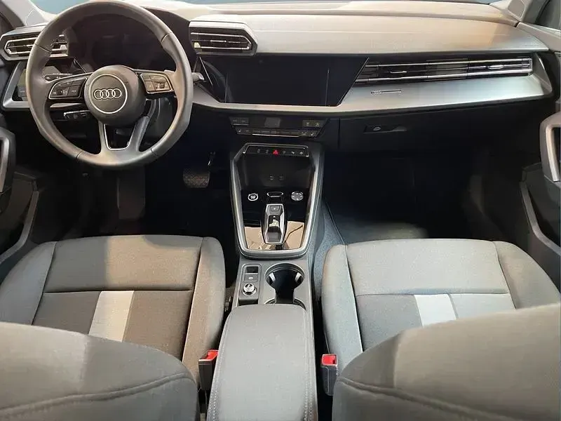 Gebraucht Audi A3 Sportback 150 PS (110 kW) 2024 Grau Kleinwagen