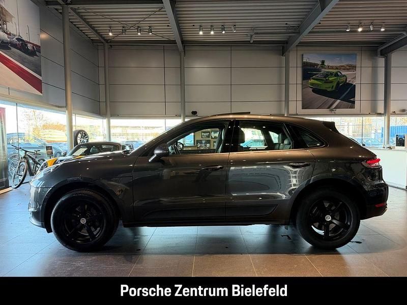 Gebraucht Porsche Macan 245 PS (180 kW) 2019 Vulkangraumetallic SUV