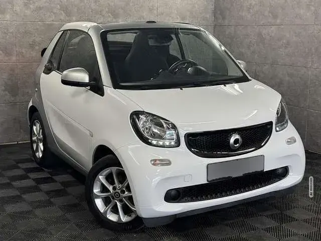Gebraucht Smart ForTwo Cabrio Basis 71 PS (52 kW) 2016 Weiß Cabrio