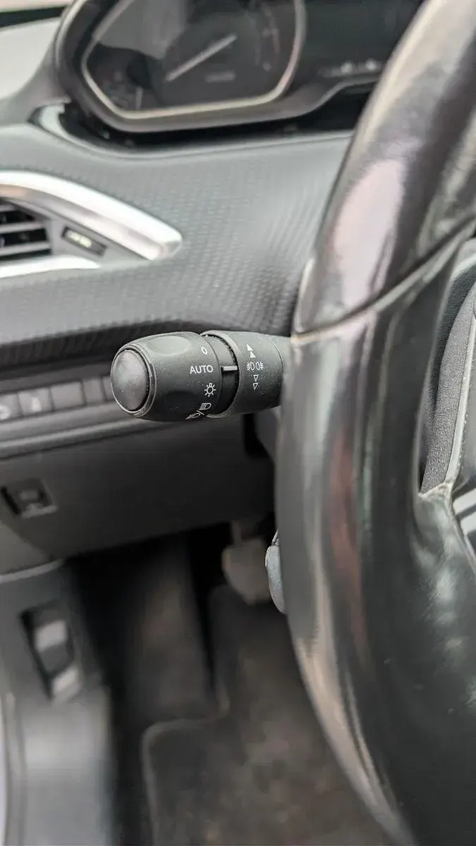 Gebraucht Peugeot 2008 Allure 82 PS (60 kW) 2014 Grau SUV