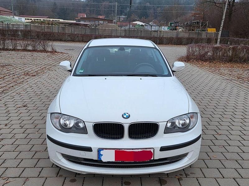 Gebraucht BMW 116 122 PS (89 kW) 2011 Weiß Kleinwagen