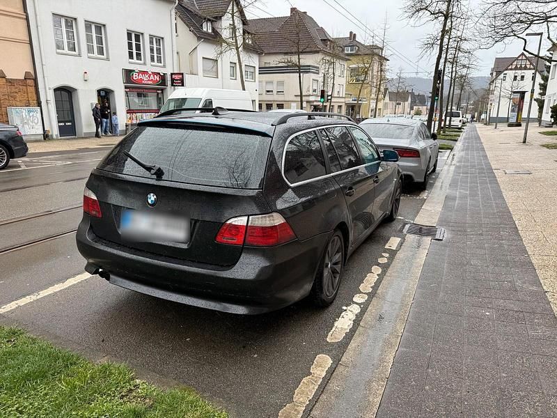 Gebraucht BMW 525 197 PS (144 kW) 2009 Schwarz Kombi