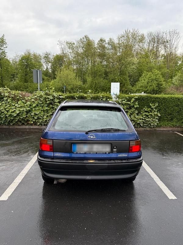 Second-hand Opel Astra 60 CP (44 kW) 1995 Albastru Coupe