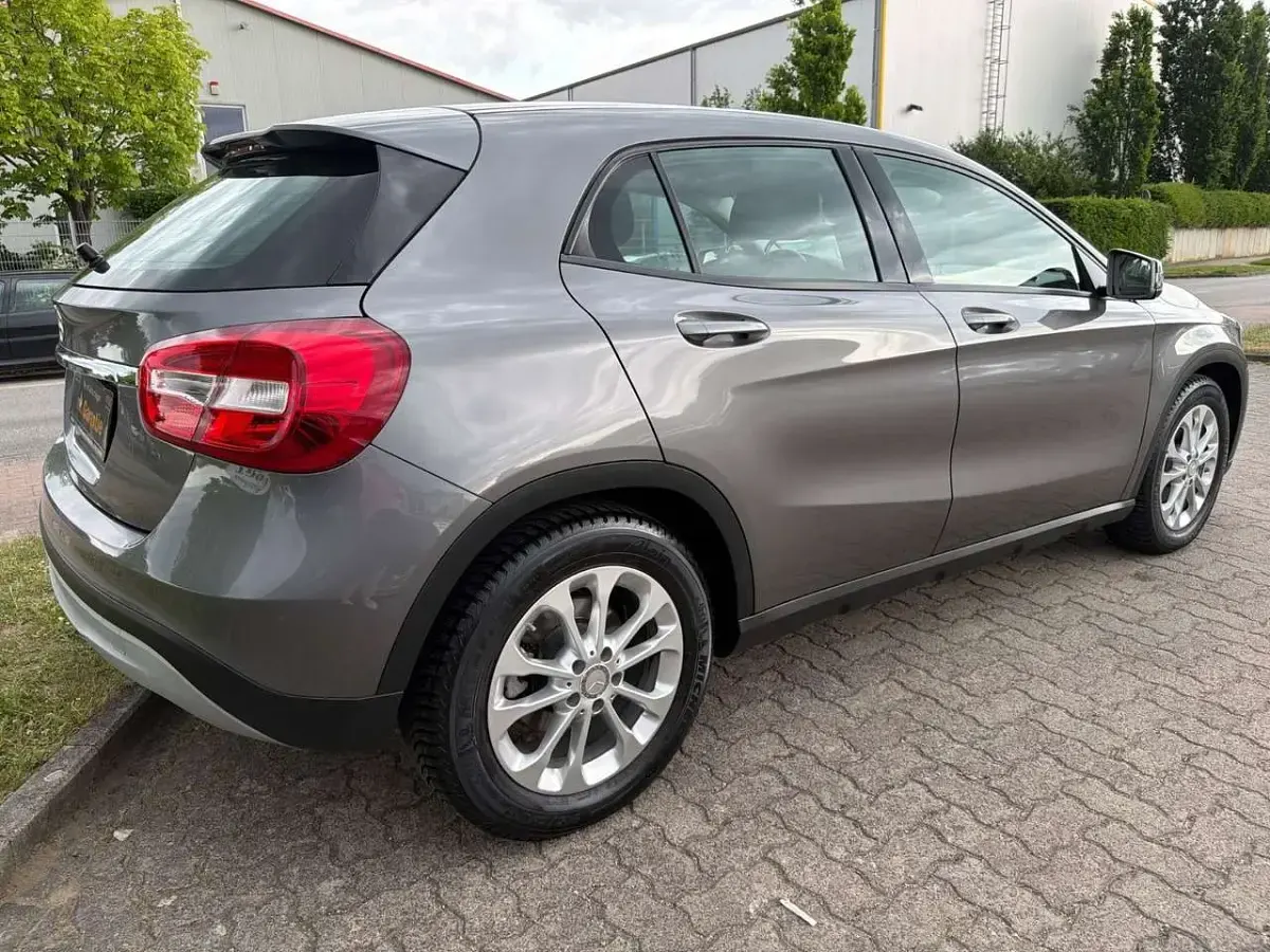 Gebraucht Mercedes GLA200 156 PS (114 kW) 2014 Grau SUV