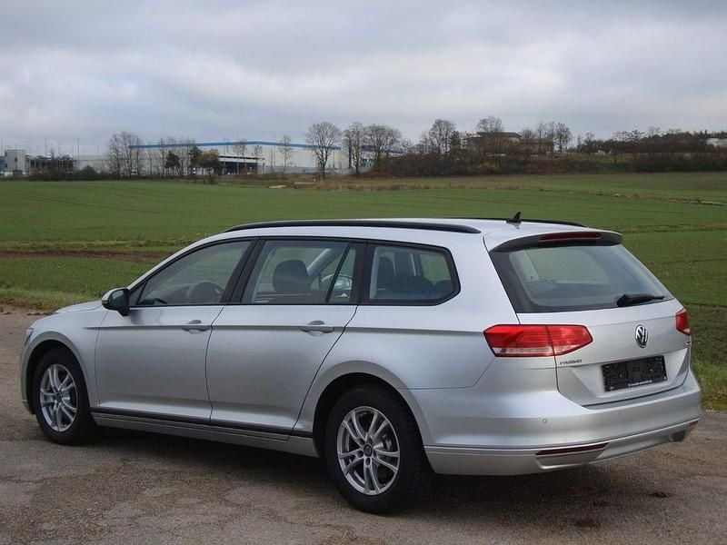 Gebraucht VW Passat 120 PS (88 kW) 2015 Silber Kombi