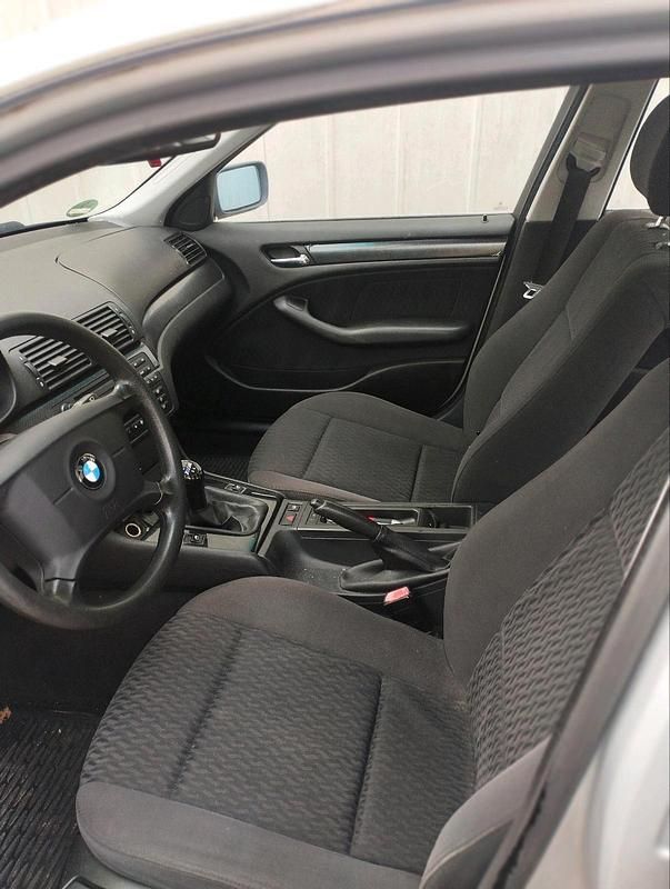 Gebraucht BMW 320 150 PS (110 kW) 1998 Silber Limousine