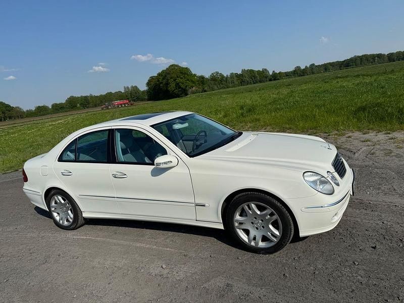 Gebraucht Mercedes E500 Avantgarde 306 PS (225 kW) 2003 Weiß Limousine