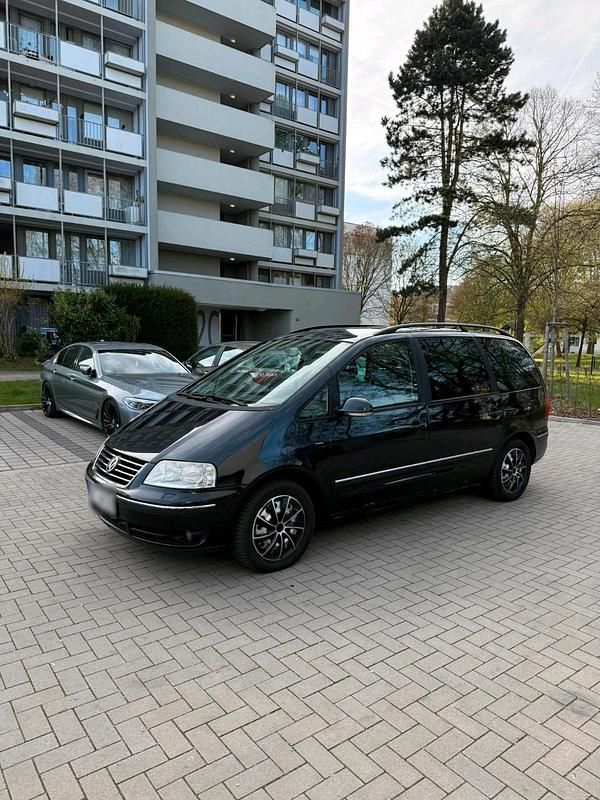 Second-hand VW Sharan 140 CP (102 kW) 2005 Negru Monovolum