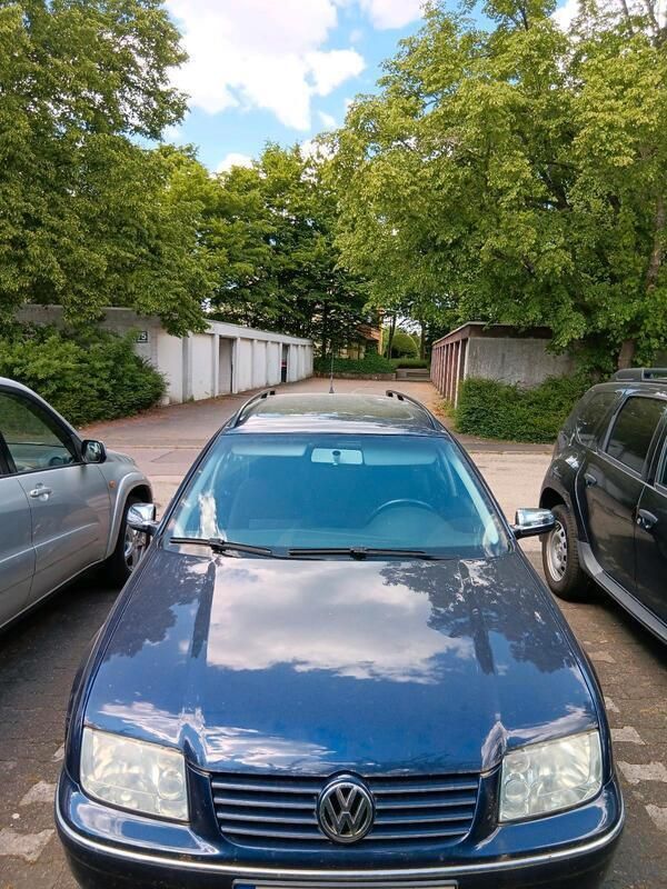 Blau Gebraucht 2002 VW Bora Limousine | 2.600 € (Etwas zu teuer) - Bild 1/4