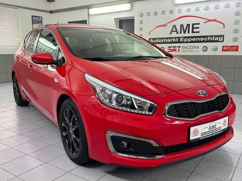 Gebraucht Kia Ceed DREAM-TEAM Edition 101 PS (74 kW) 2016 Rot Kleinwagen