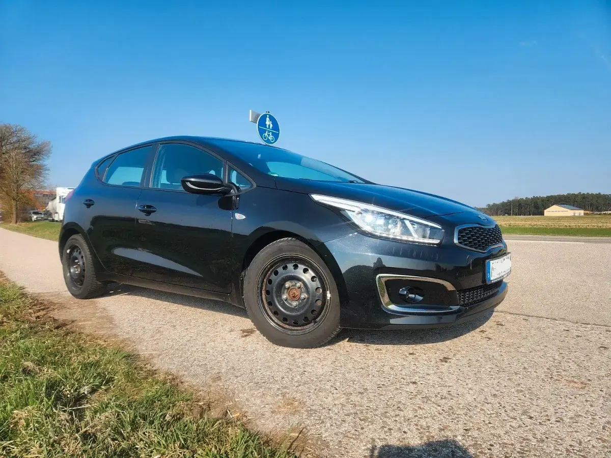 Gebraucht Kia Ceed 101 PS (74 kW) 2016 Schwarz Kleinwagen