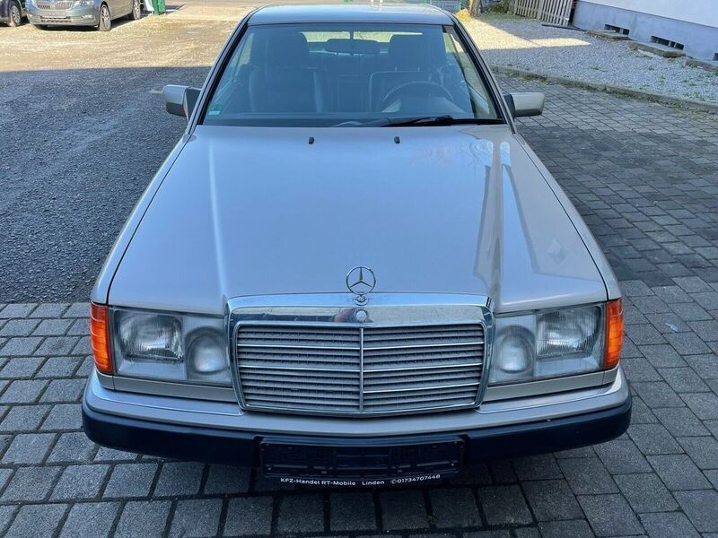 Gebraucht Mercedes E300 179 PS (131 kW) 1992 Grau Coupé