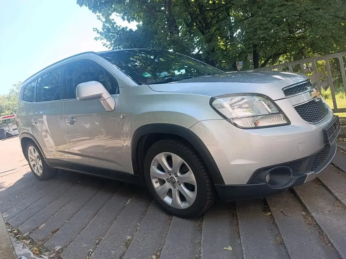 Gebraucht Chevrolet Orlando 141 PS (103 kW) 2012 Silber Van / Kleinbus