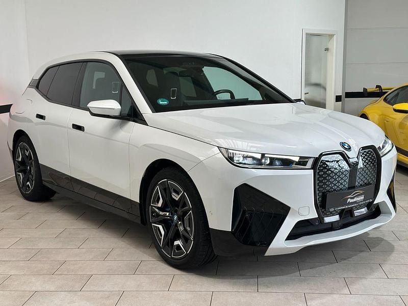 Gebraucht BMW iX Performance 239 kW (326 PS) 2022 Mineralweiß SUV