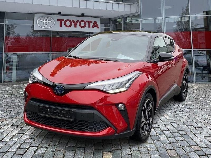 Rot (metallic) Gebraucht 2022 Toyota C-HR Team SUV | 22.990 € (Fairer Preis) - Bild 1/4