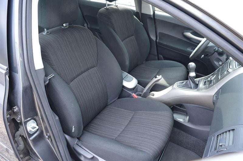 Gebraucht Toyota Auris Sol 124 PS (91 kW) 2007 Grau Kleinwagen