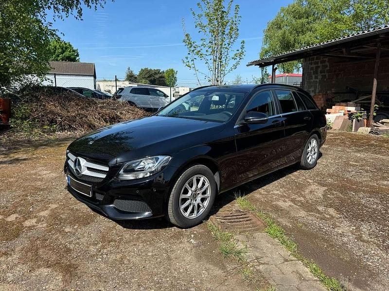 Schwarz Gebraucht 2018 Mercedes 180 Limousine | 16.100 € - Bild 1/4