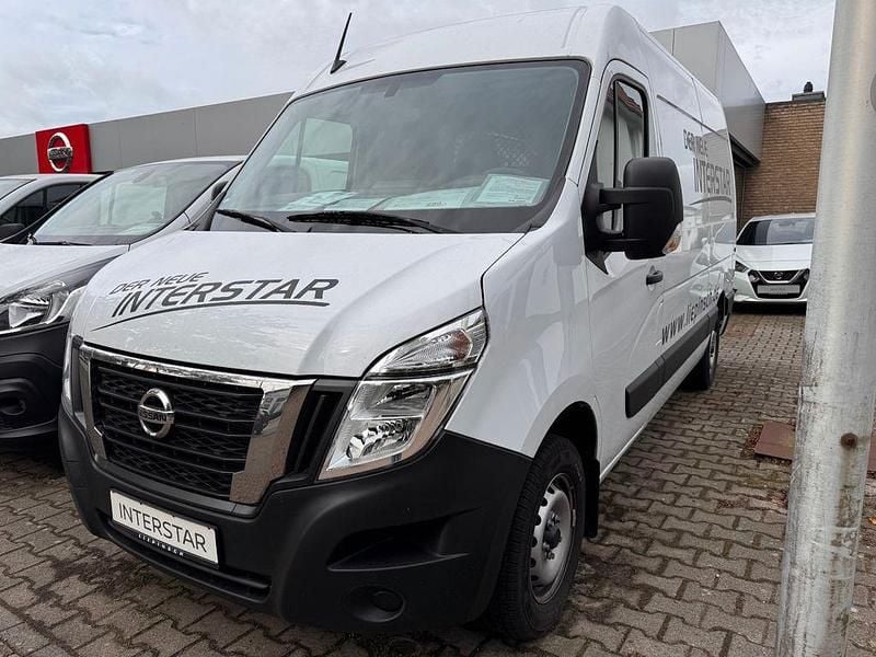 Mineral white (s) Gebraucht 2024 Nissan Interstar Acenta Van | 28.990 € (Guter Preis) - Bild 1/4