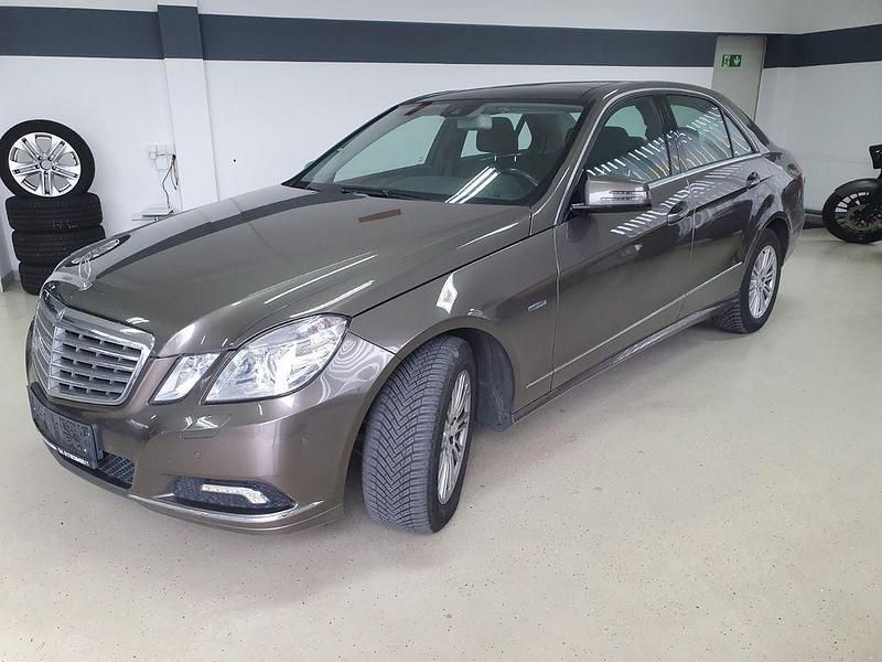 Gebraucht Mercedes E250 204 PS (150 kW) 2009 Indiumgrau  metalliclack Limousine
